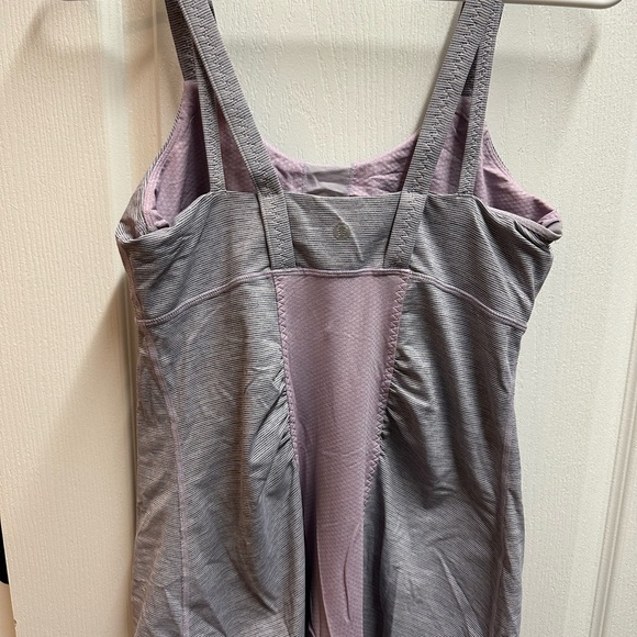 Lululemon tank top woman size 8/ NWOT - Picture 2 of 3